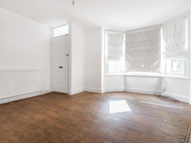 Semi detached House to rent Shooters Hill, London, SE18