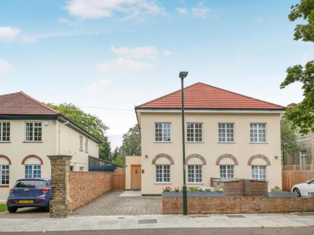 Semi Detached House to rent with 5 bedrooms, Arlington Road, Twickenham