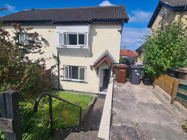 Semi Detached to let