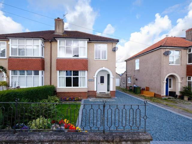 Semi Detached to let