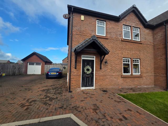 Semi Detached to let