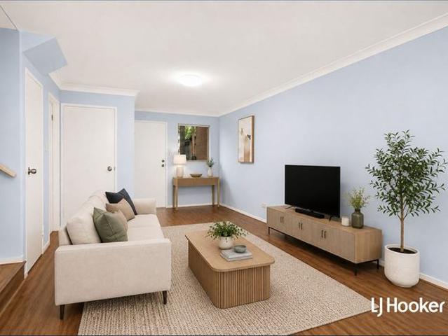 Semi Detached Townhouse with Sunny, Light Filled Appeal