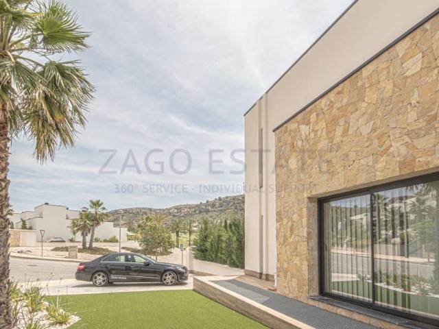 Semi detached Villa for rent in Monforte del Cid, Alicante