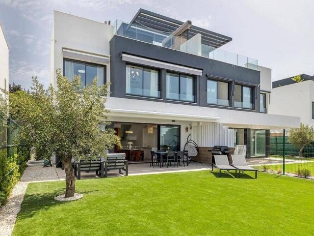 Semi detached Villa for rent in Atalaya Isdabe, Estepona, Málaga