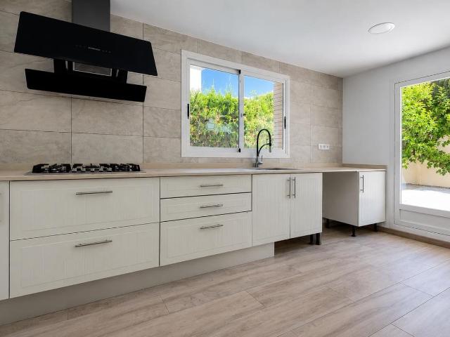 Semi detached Villa for rent in Paterna, Valencia