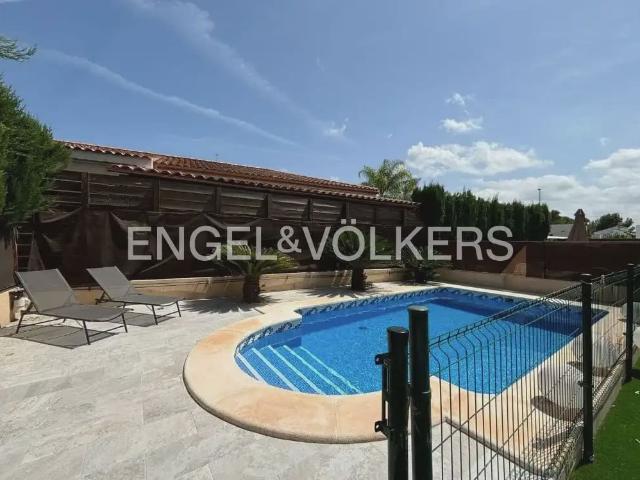 Semi detached Villa for rent in San Antonio de Benagéber, Valencia