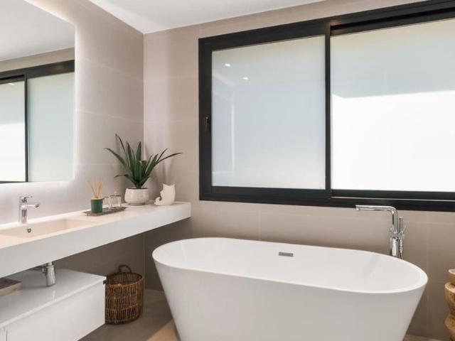 Semi detached Villa for rent in Santa Clara, Marbella, Málaga