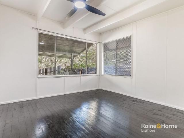 Semi Furnished 5 Bed Home in Girards Hill Short Term & Utilities Included