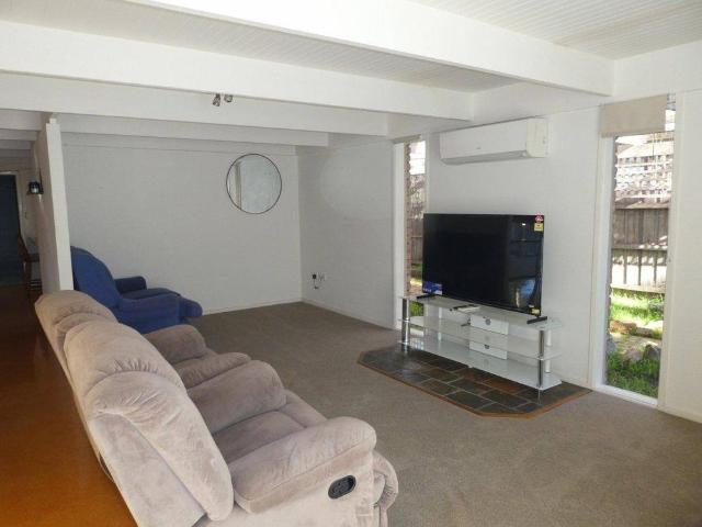 SEMI FURNISHED 3 BEDRROM PROPERTY IN WY YUNG