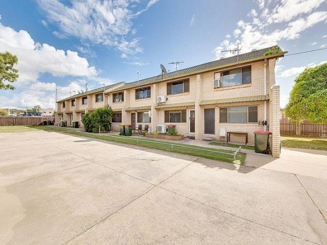 SEMI FURNISHED UNIT CLOSE TO YARALLA
