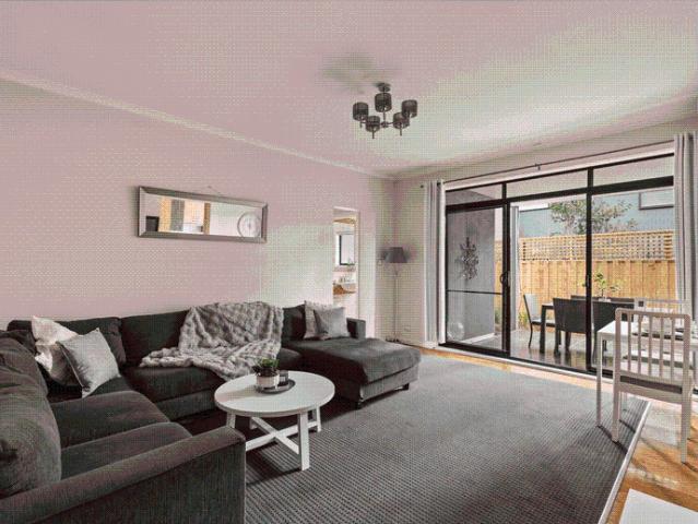 SEMI FURNISHED GROUND FLOOR APARTMENT WITH A HUGE PET FRIENDLY GARDEN