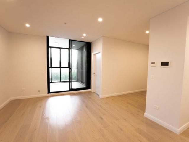 Semi Furnished One Bedroom Apartment with Study！！！