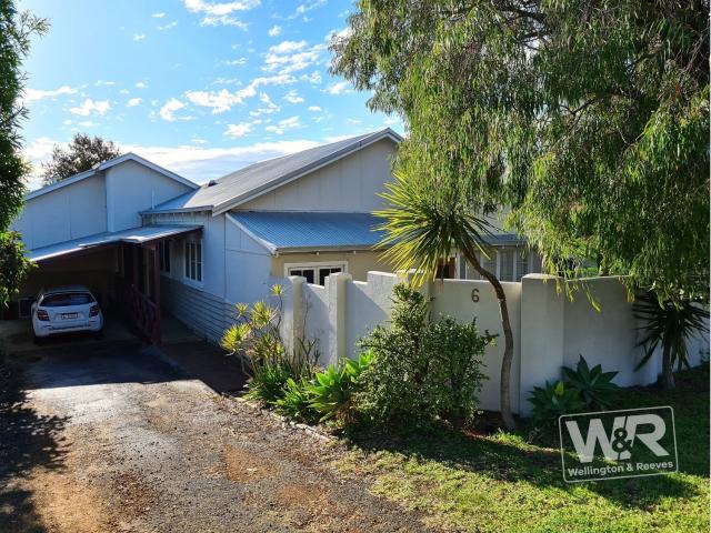 SEMI FURNISHED, SPACIOUS AND CLOSE TO TOWN
