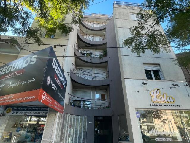 Semi piso 2 Dormitorios, 2 baños, Doble Balcón B° Alberdi