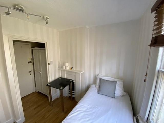 Semi Studio To Rent