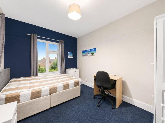 Semilong Road, Northampton NN2 1 bed in a house share to rent £525 pcm £121 pw
