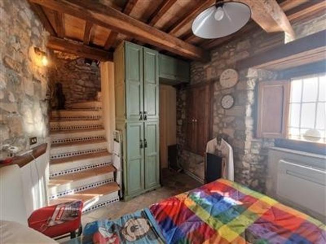 Semindipendente Porzione di casa a Baschi