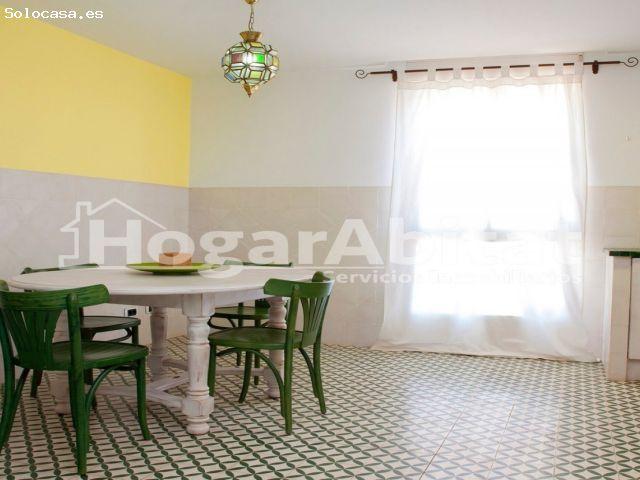 SEMINUEVO, AMPLIO Y CON TERRAZA