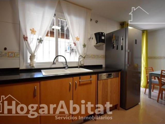SEMINUEVO, AMPLIO Y LUMINOSO CON TERRAZA Y JACUZZI