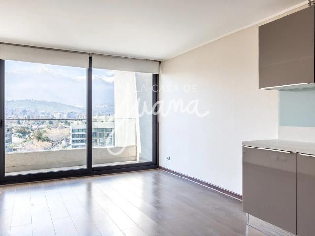 Seminuevo, gran vista piso 10, cerca metro manquehue