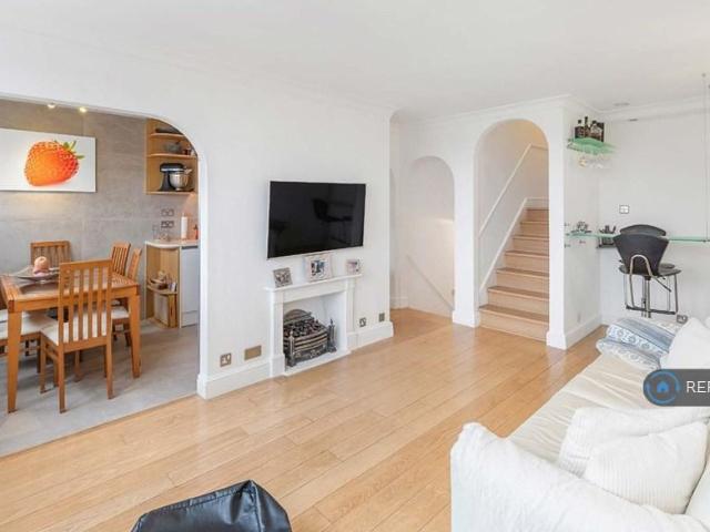 Semley House, London, SW1W 2 bed maisonette to rent £3,600 pcm £831 pw