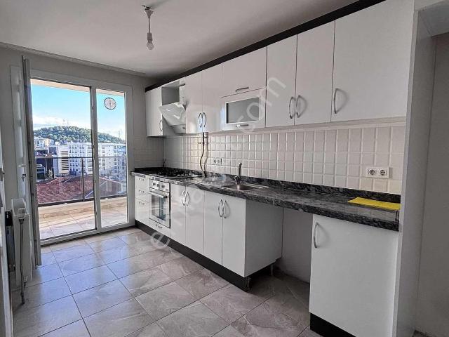 Semra Hanım Konaklarında 80 M2, Ebeveyn Banyolu Kiralık Daire