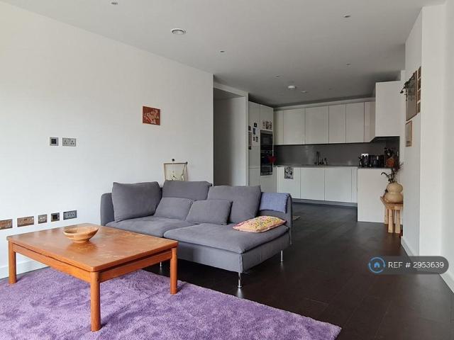 Senate Building, London, SW11 2 bed flat to rent £3,400 pcm £785 pw