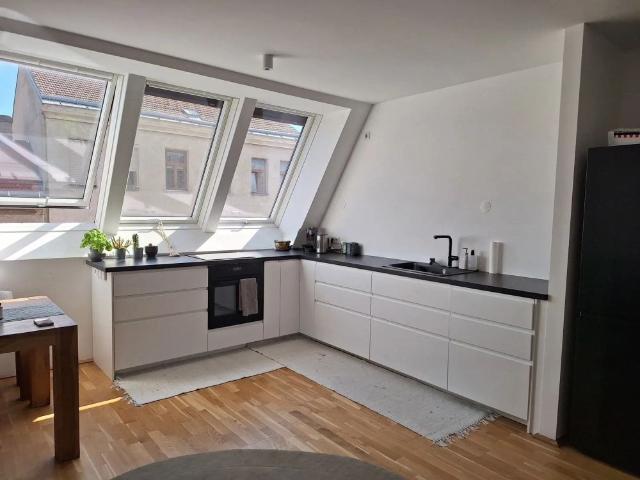 Senefeldergasse: Unbefristet Sonnige Maisonettewohnung Gute öffentliche Verkehrsanbindung