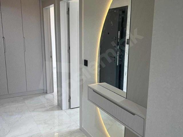 SENFONİ'DEN ÜÇLER BULVARI'NDA CADDE ÜZERİ SATILIK DAİRE!