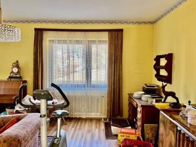 Senftenberg im Weinbaugebiet Kremstal: Zweifamilienhaus mit Balkonen, Garten und Garage