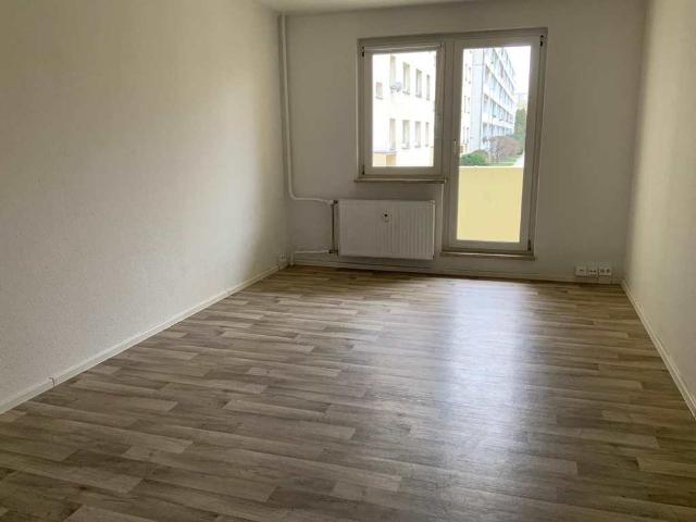 Senioren aufgepasst: 1 Raumwohnung mit Dusche, Balkon und separater Küche