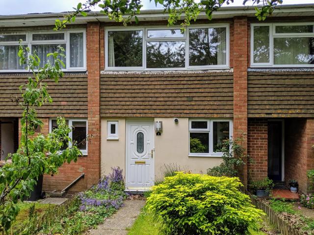 Senlac Road, Romsey, SO51 2 bed terraced house to rent £1,400 pcm £323 pw