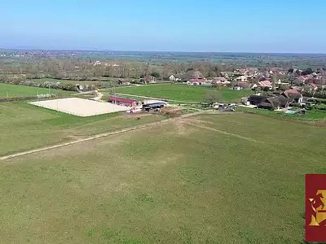 Sennecey le Grand 71240 Achat / Vente maison 7 pièces t7 au dernier étage piscine