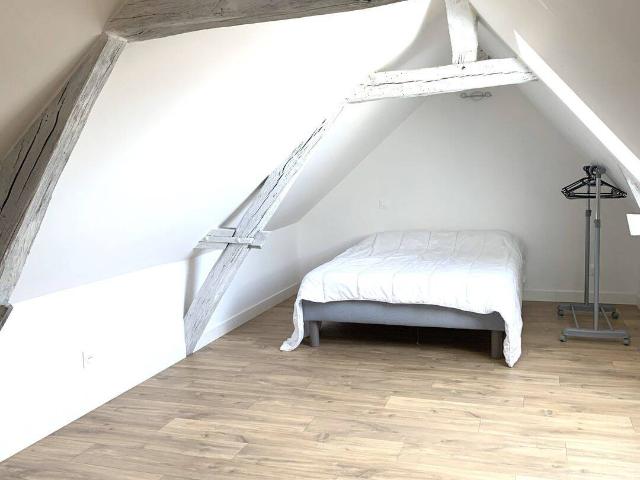 SENS, centre ville, appartement entièrement neuf et meublé à neu