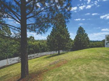 Espetacular lote em condomínio para venda em Granja Viana, 777m²