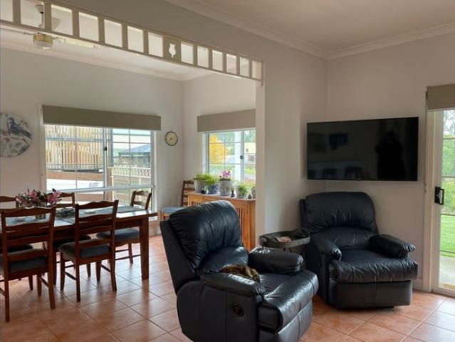 Sensational 4 bedroom home in great location SHORT TERM LEASE OPPORTUNITY