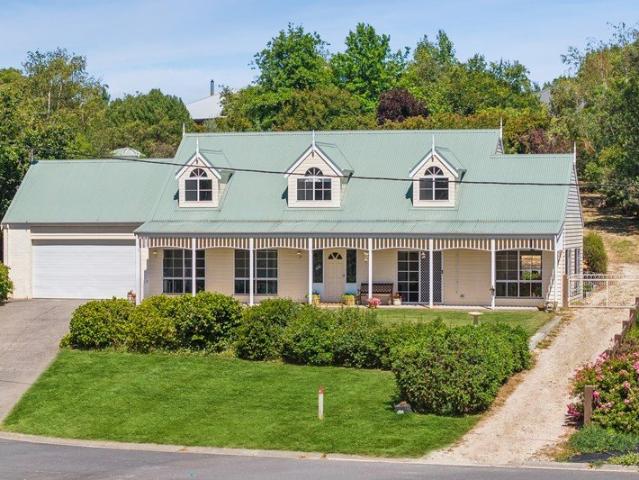 Sensational 4 bedroom home in great location SHORT TERM LEASE OPPORTUNITY
