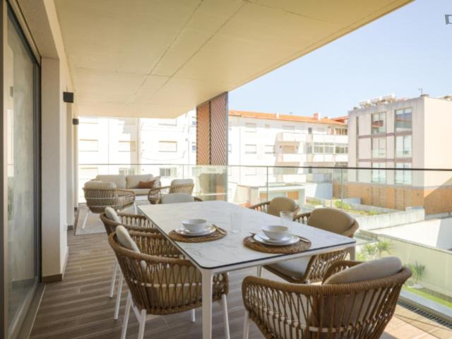 Sensational 2 Bedroom Apartment with a balcony close to Barra Beach