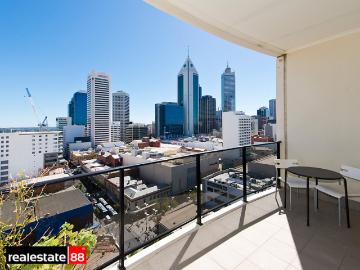 SENSATIONAL CITY VIEWS!