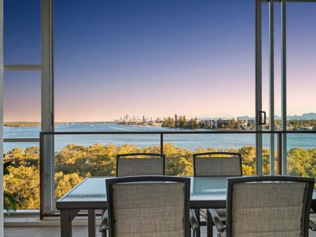 Sensational Corner Apartment with Sweeping Views over the Broadwater to Surfers Paradise!