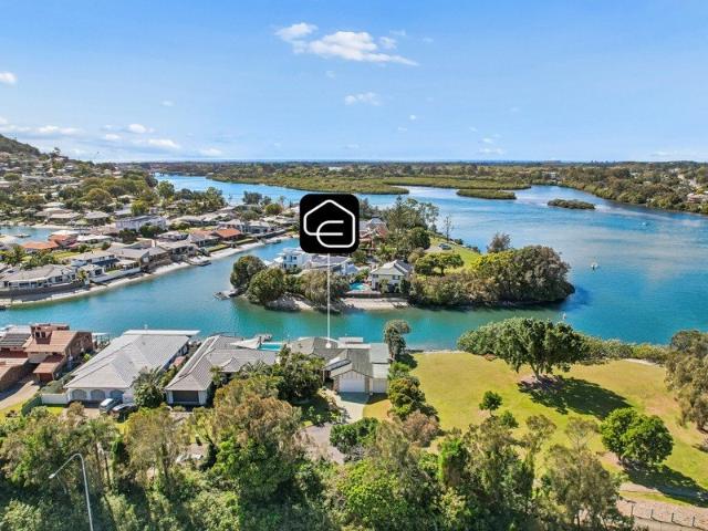 Sensational Deep Waterfront Retreat in Prestigious Crystal Waters