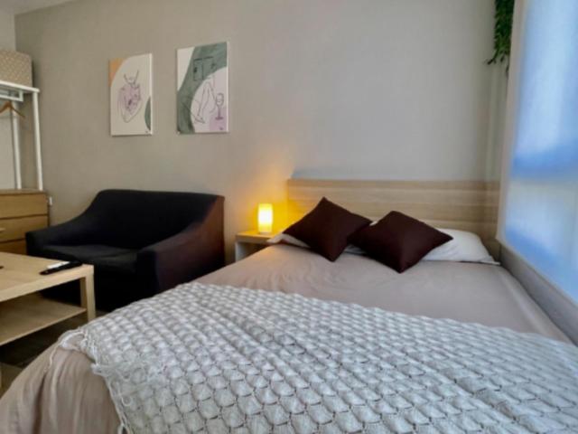 Sensational Double Bedroom close to University General Hospital Dr. Balmis