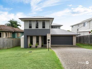 Impressive 607sqm Family Home with Pool in a Peaceful Setting