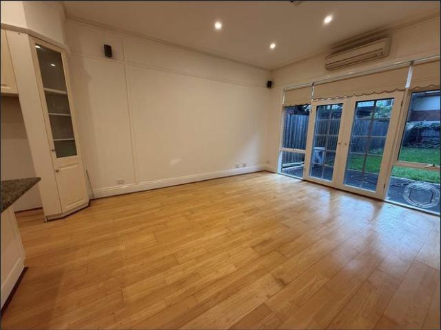 SENSATIONAL FAMILY HOME IN UNBEATABLE LOCATION!