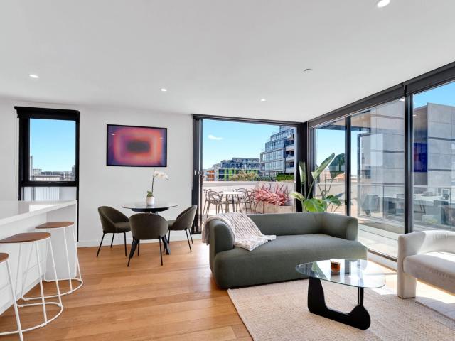 Sensational Fully Furnished Sub Penthouse With North Facing Balcony