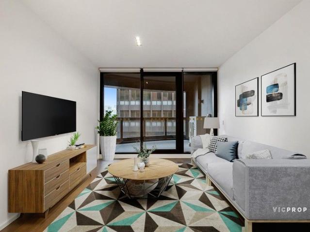 Sensational Lakeside Lifestyle with Space to Match!