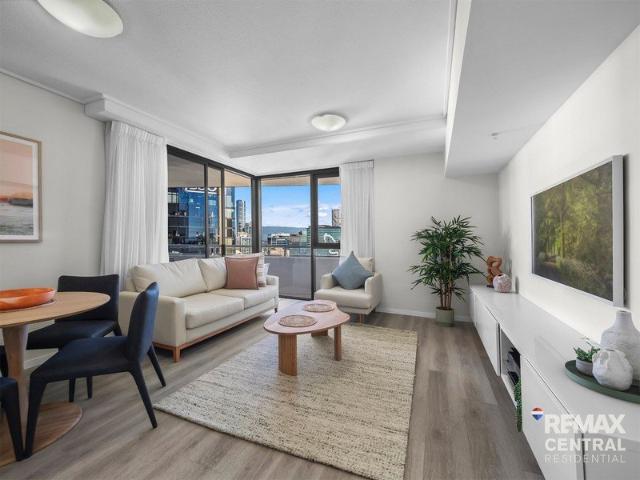 Sensational Level 43 Views in the Heart of Brisbane