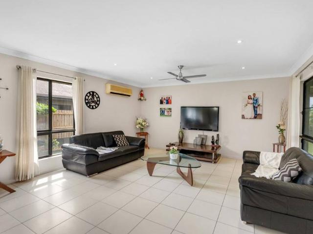SENSATIONAL LIVING SPACE. SIZE & QUALITY