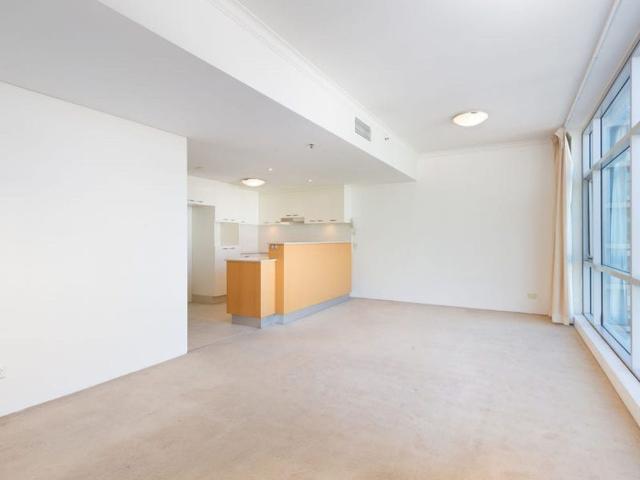 SENSATIONAL LOCATION 1BRM +LARGE STUDY