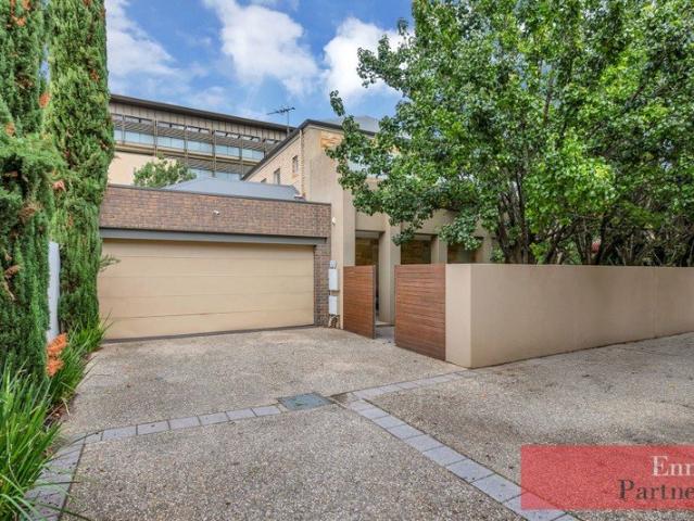 Stylish, Sophisticated & Exceptionally Private Family Living
